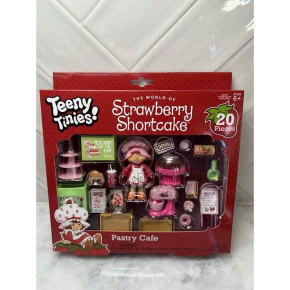 Strawberry Shortcake Other - Teeny Tinies Strawberry Shortcake Strawberry's Bake Shop Playset 20 Pieces